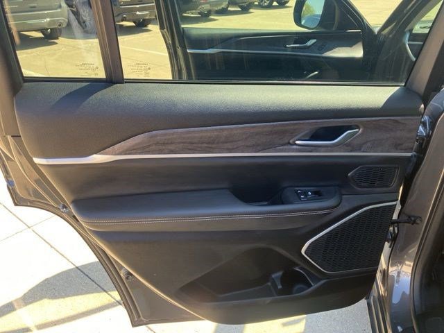 Certified 2023 Jeep Grand Cherokee L Limited AWD/4WD image 21