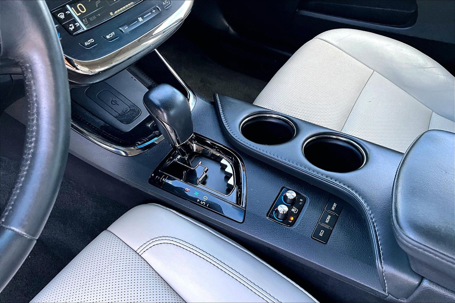 Used 2016 Toyota Avalon Limited w/ Toyota Safety Sense Package FWD image 13