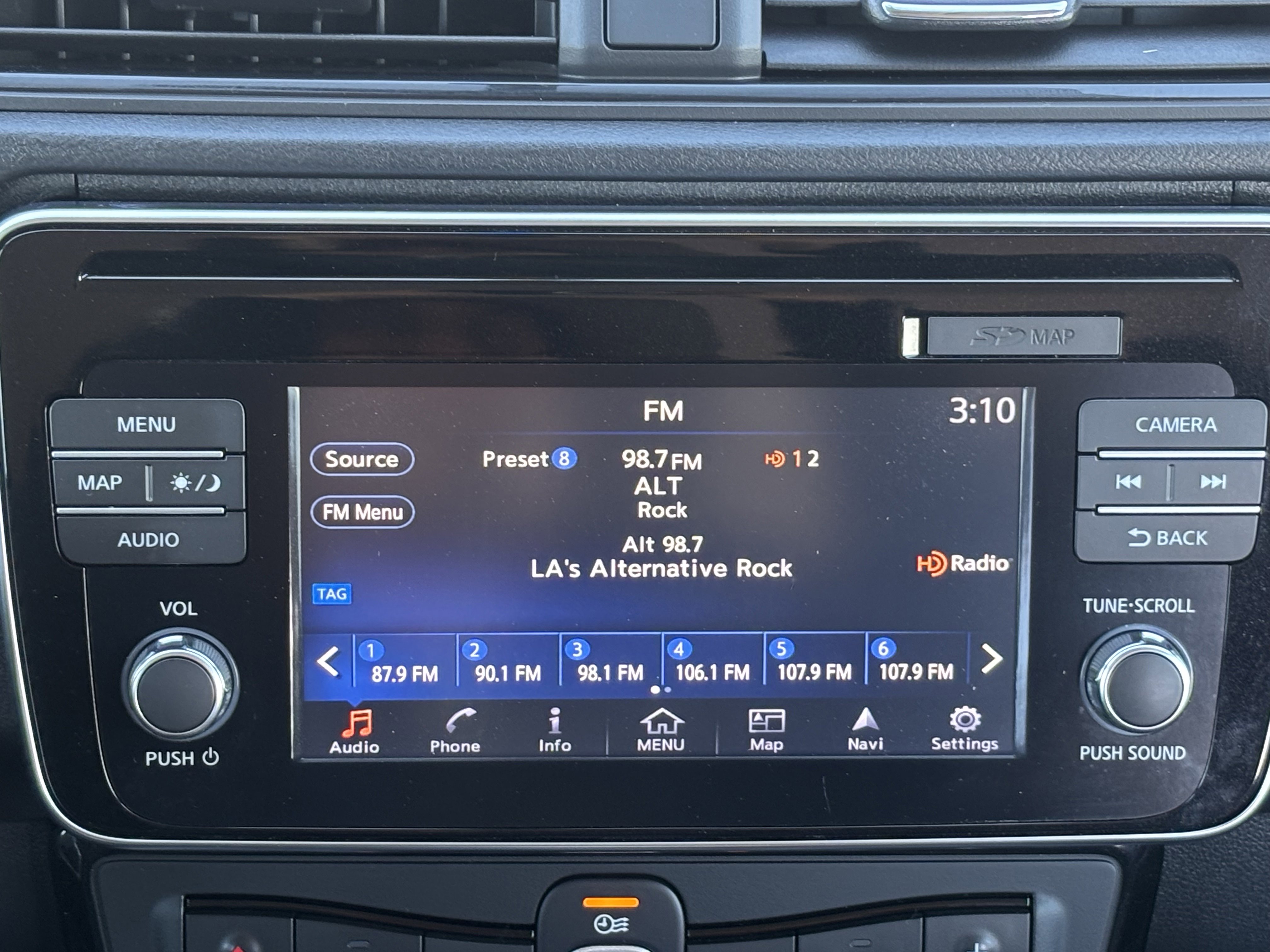 Used 2019 Nissan Leaf SV w/ Protection Package image 18