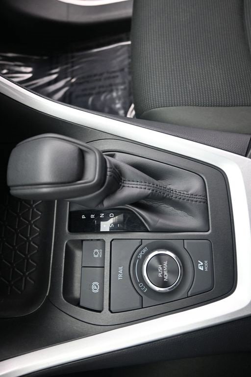 Used 2025 Toyota RAV4 LE image 37