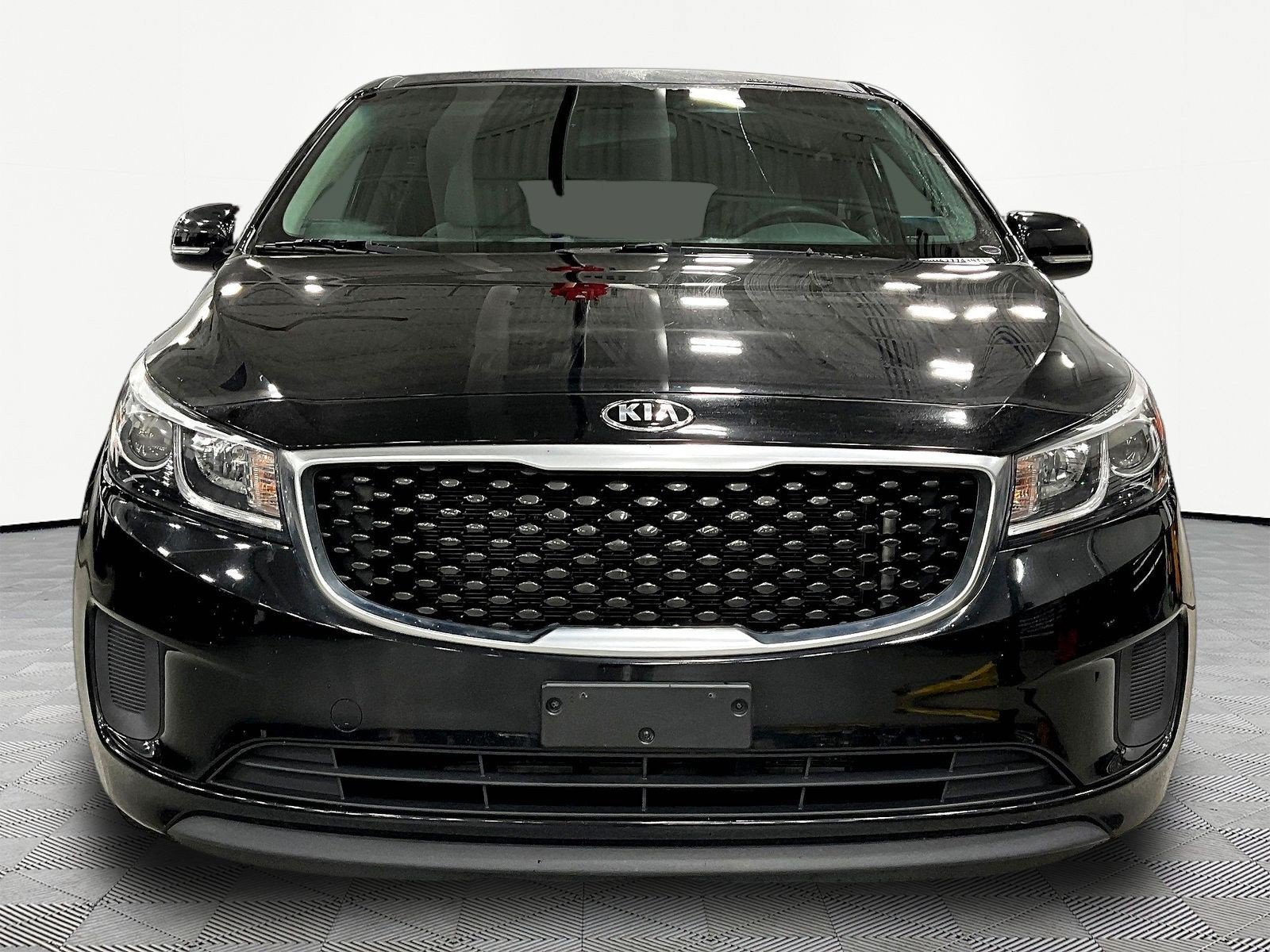 Used 2017 Kia Sedona L FWD image 2
