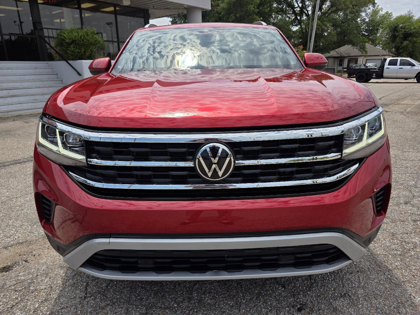 Used 2020 Volkswagen Atlas Cross Sport SEL image 2