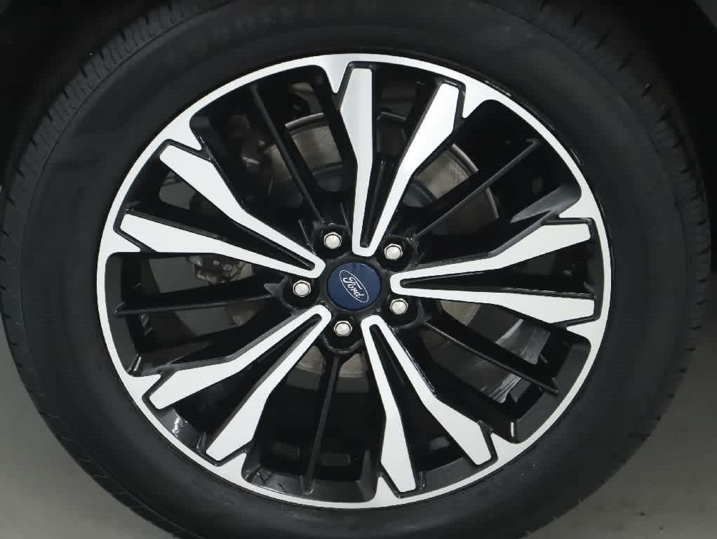 Used 2021 Ford Escape SEL w/ SEL Stealth AWD Package image 12