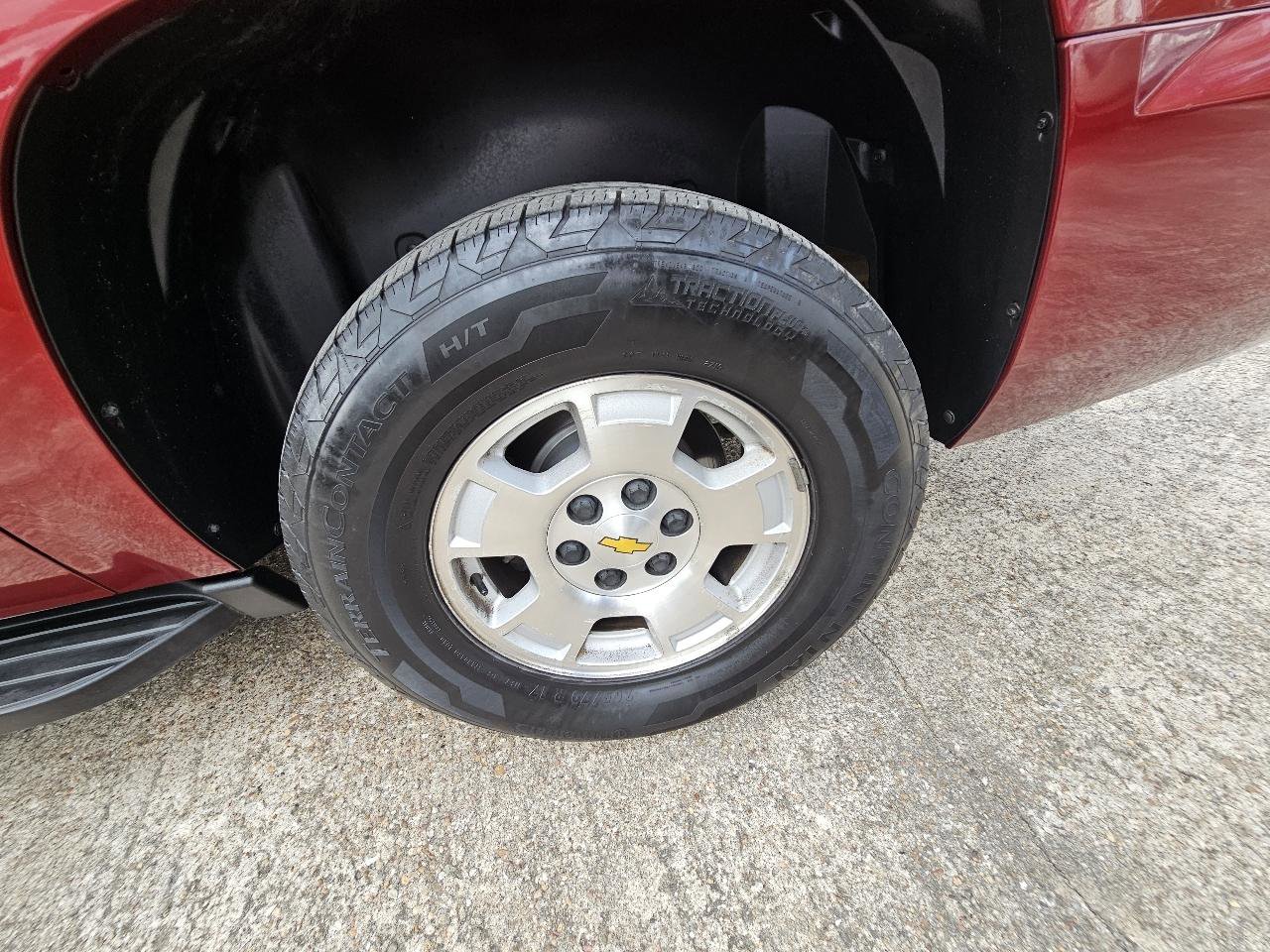 Used 2011 Chevrolet Suburban LT image 13