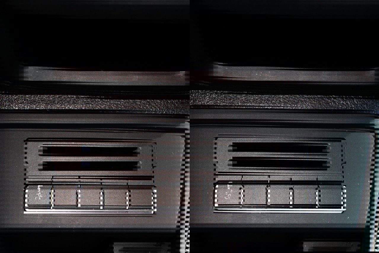 Used 2017 Volkswagen Tiguan S image 17