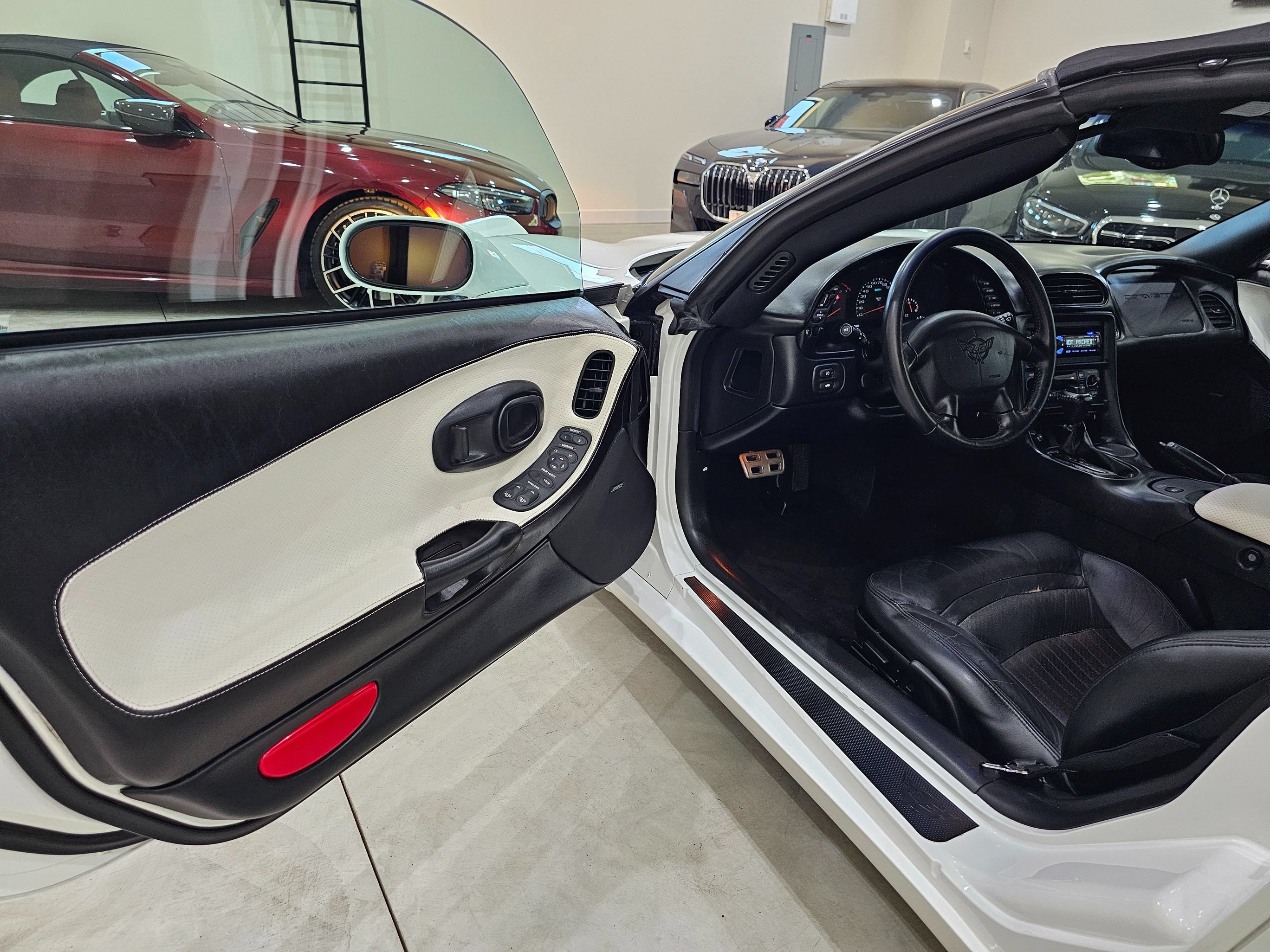 Used 2004 Chevrolet Corvette Convertible w/ Preferred Equipment Group RWD image 16