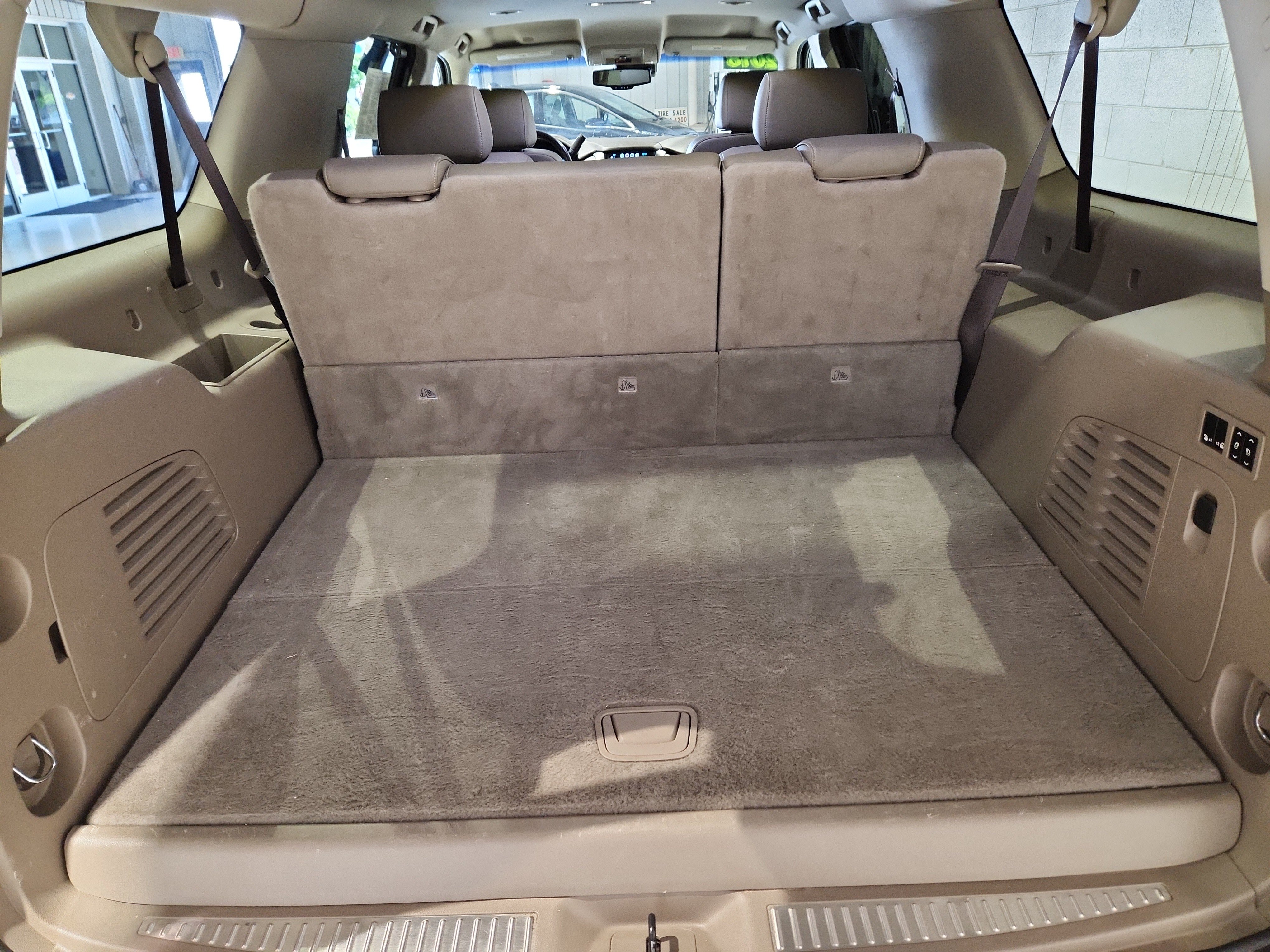 Used 2018 Chevrolet Suburban Premier AWD/4WD image 21