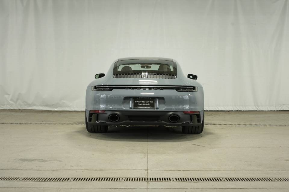 Used 2024 Porsche 911 Carrera GTS image 6