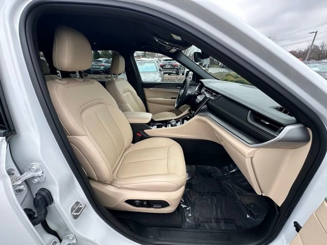 Used 2023 Jeep Grand Cherokee L Limited AWD/4WD image 28