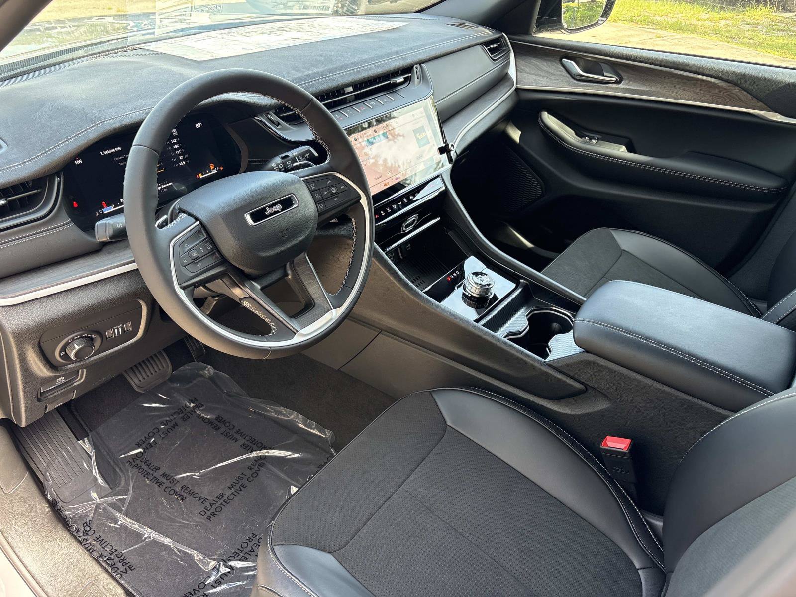 New 2027 Jeep Grand Cherokee Altitude RWD image 21