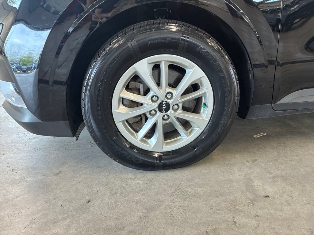 Certified 2024 Kia Carnival LX FWD image 13