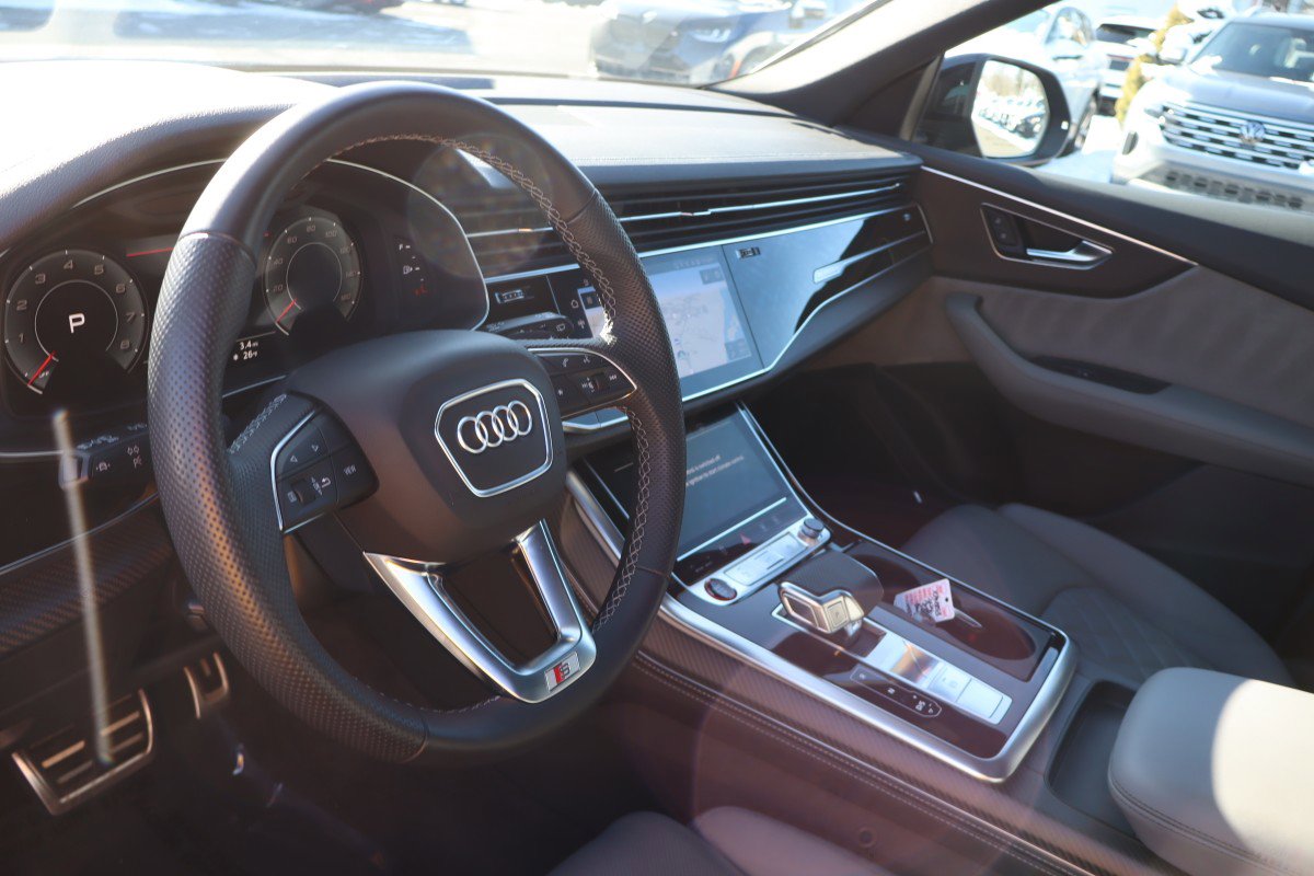 Used 2024 Audi SQ8 Prestige w/ Prestige Package image 9