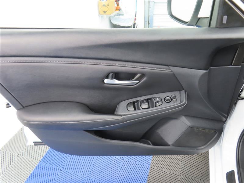 Used 2025 Nissan Sentra SV FWD image 15