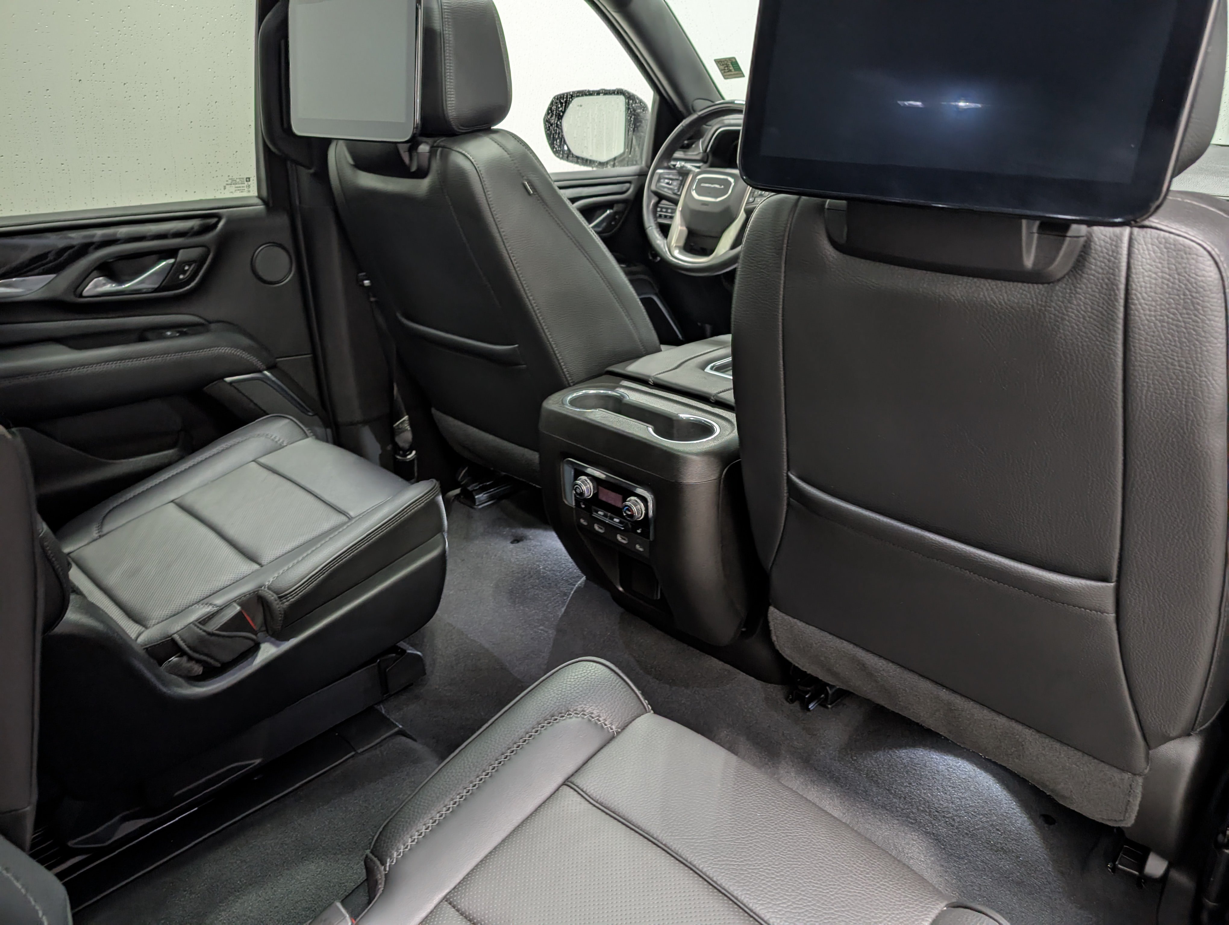 Used 2023 GMC Yukon XL Denali w/ Advanced Technology Package AWD/4WD image 21
