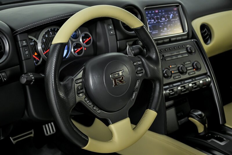 Used 2015 Nissan GT-R Premium AWD/4WD image 20