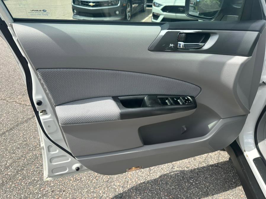 Used 2012 Subaru Forester 2.5X Premium image 6