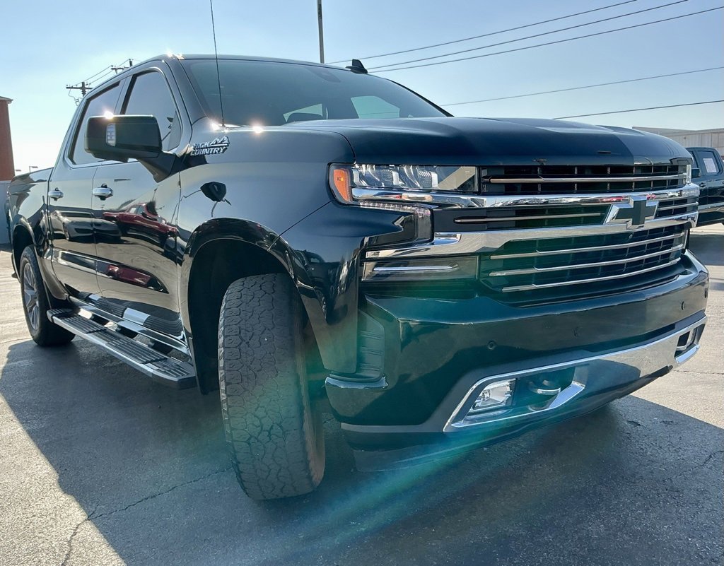 Used 2021 Chevrolet Silverado 1500 High Country w/ Technology Package image 2