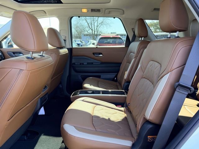 New 2026 Nissan Pathfinder Platinum image 13