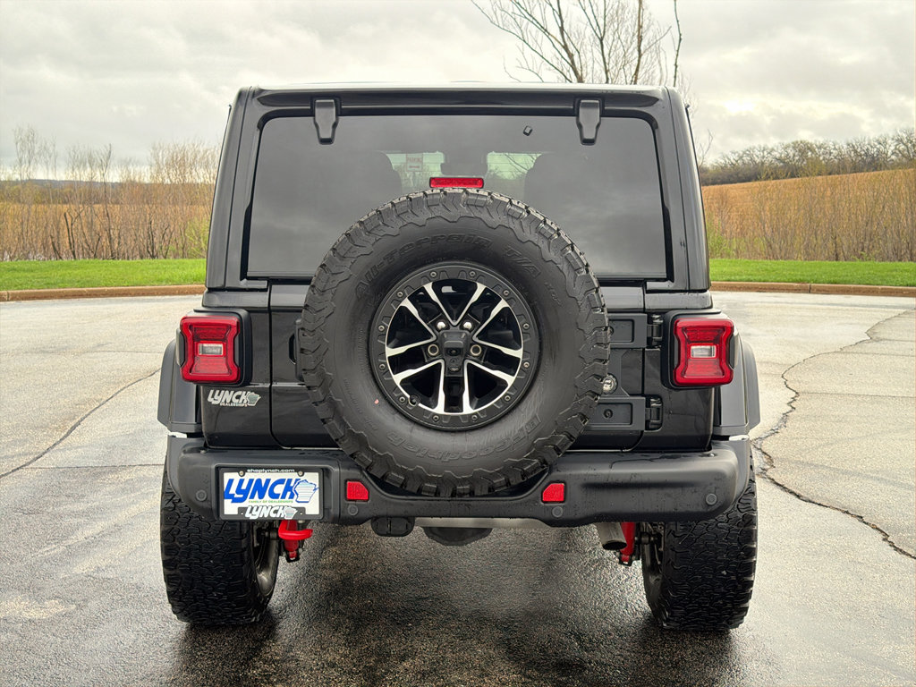 Used 2024 Jeep Wrangler Unlimited Rubicon AWD/4WD image 3