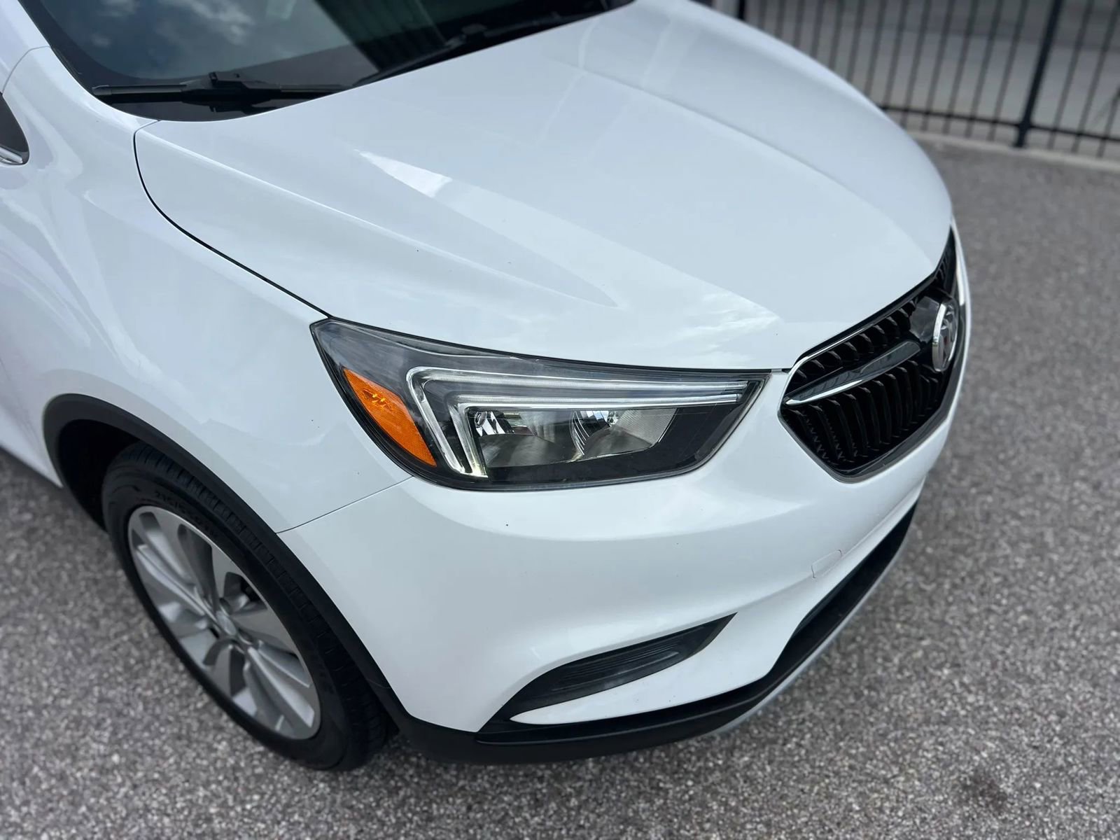 Used 2020 Buick Encore Preferred FWD image 2