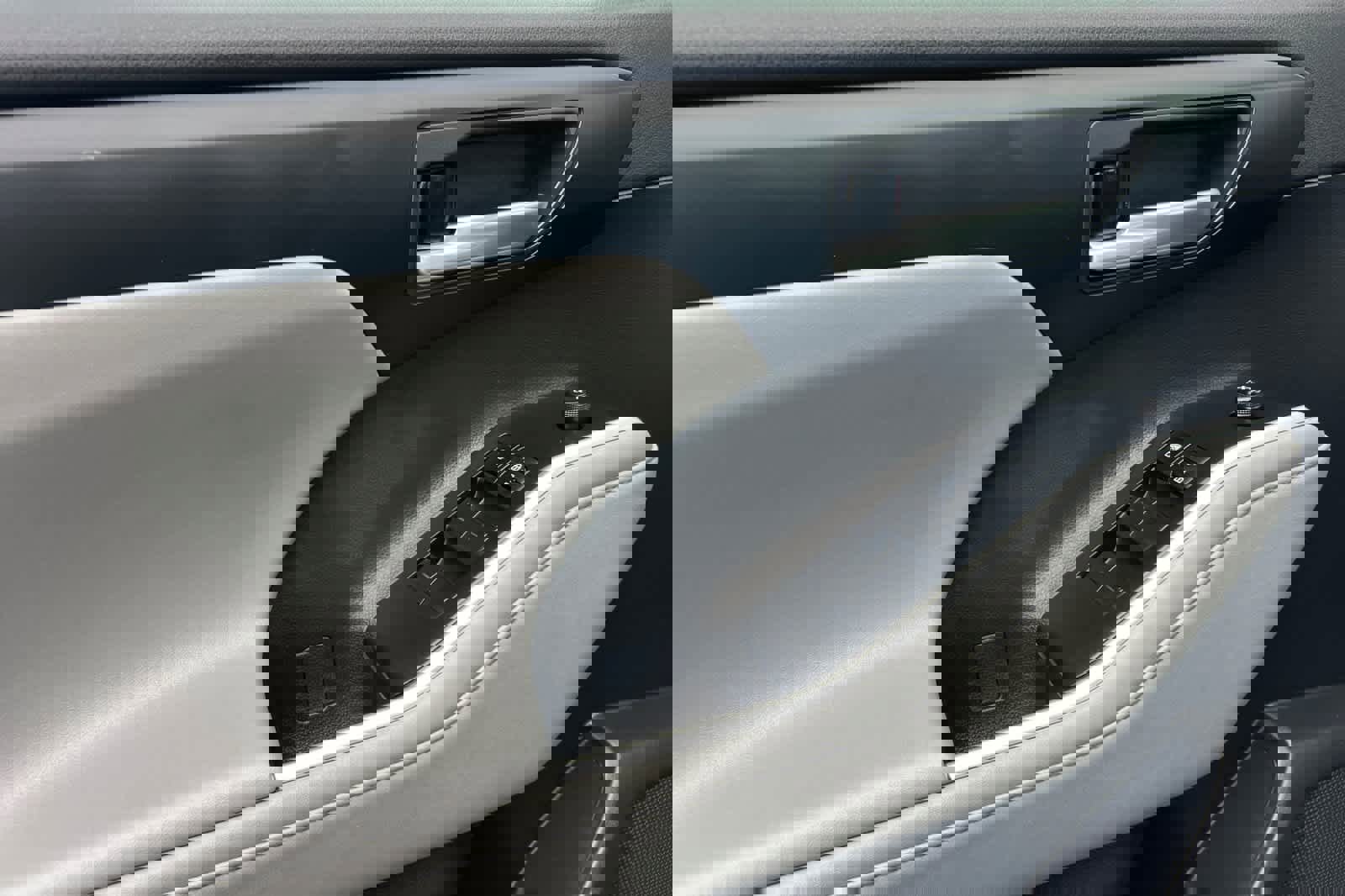 Used 2023 Toyota Highlander XLE image 12