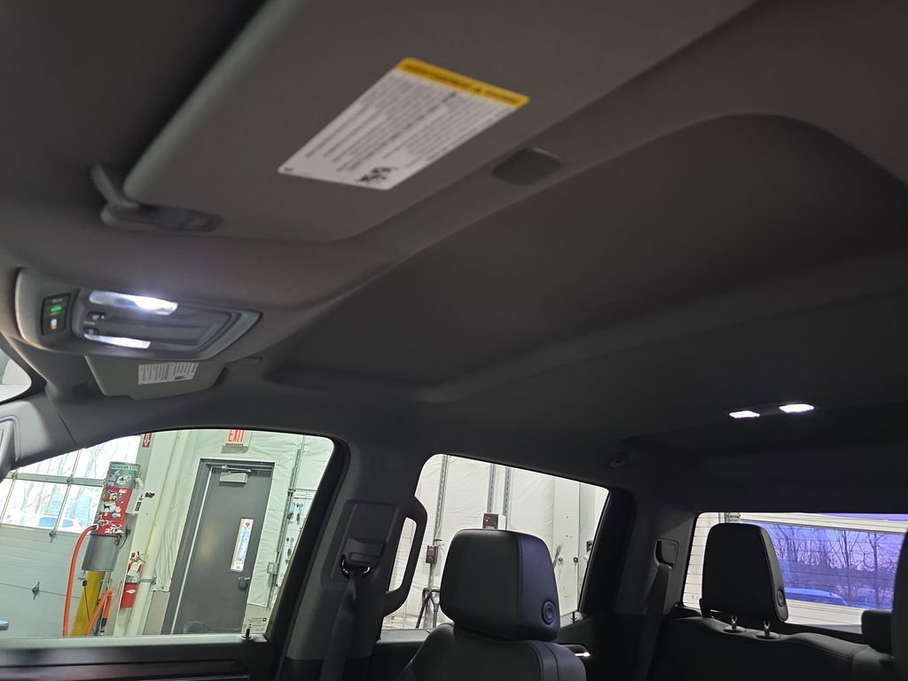 Used 2024 GMC Sierra 1500 SLT image 32