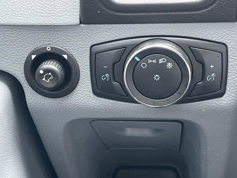 Used 2019 Ford Transit 350 XLT image 24