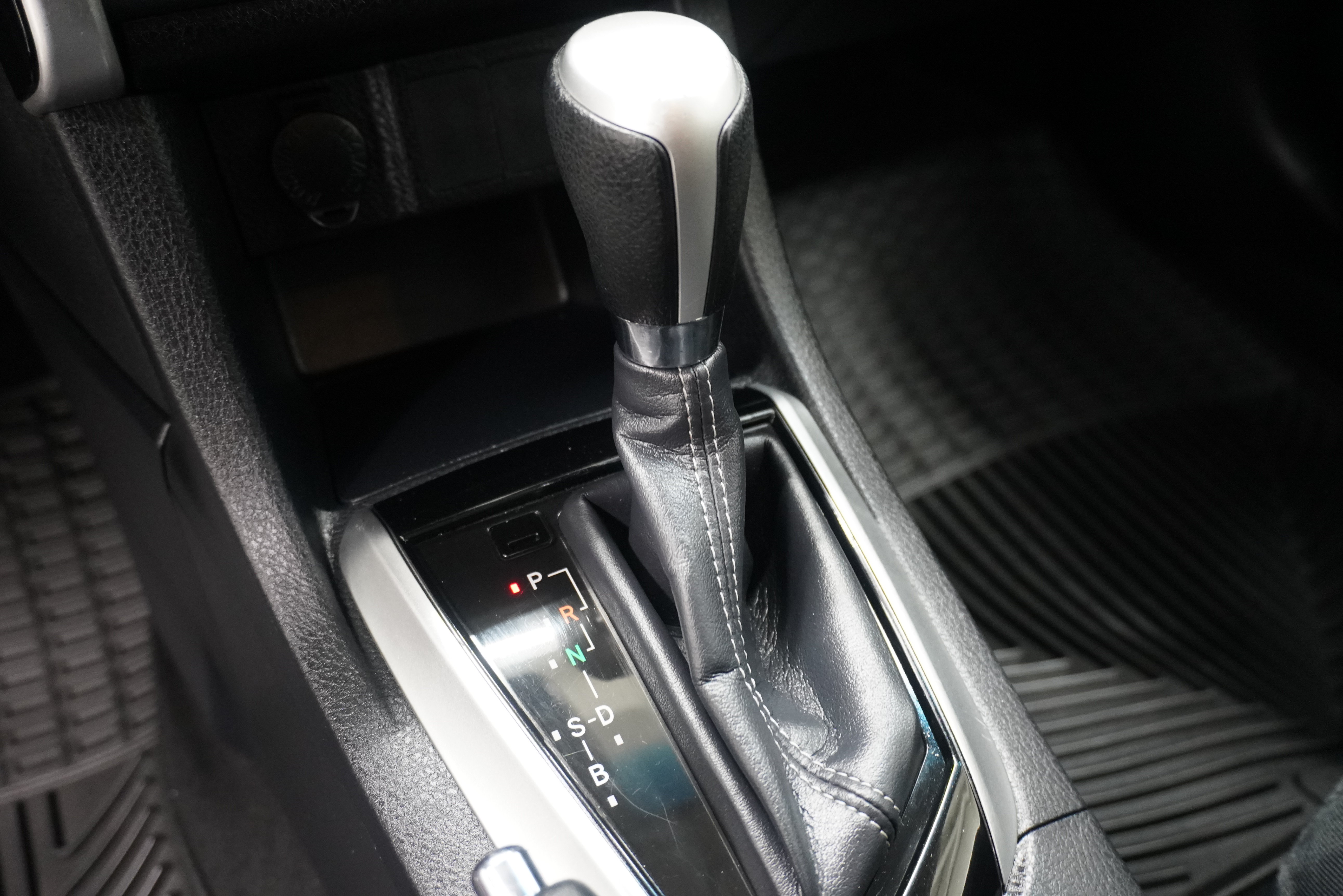 Used 2017 Toyota Corolla LE FWD image 19