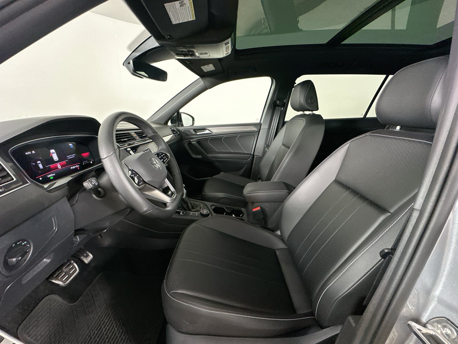 Used 2024 Volkswagen Tiguan SE R-Line AWD/4WD image 33