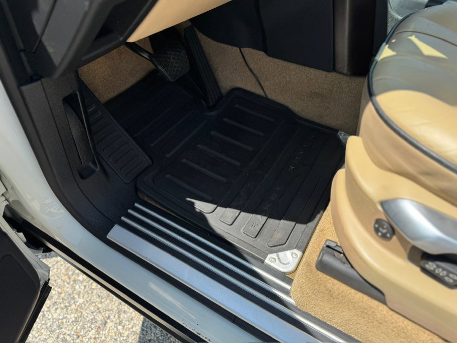 Used 2004 Land Rover Range Rover HSE AWD/4WD image 24