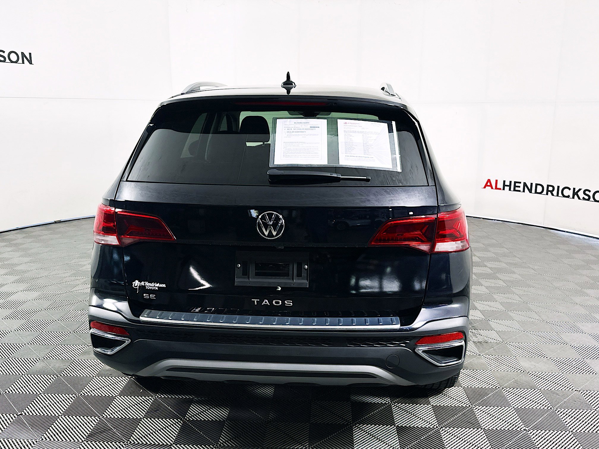 Used 2024 Volkswagen Taos SE image 4