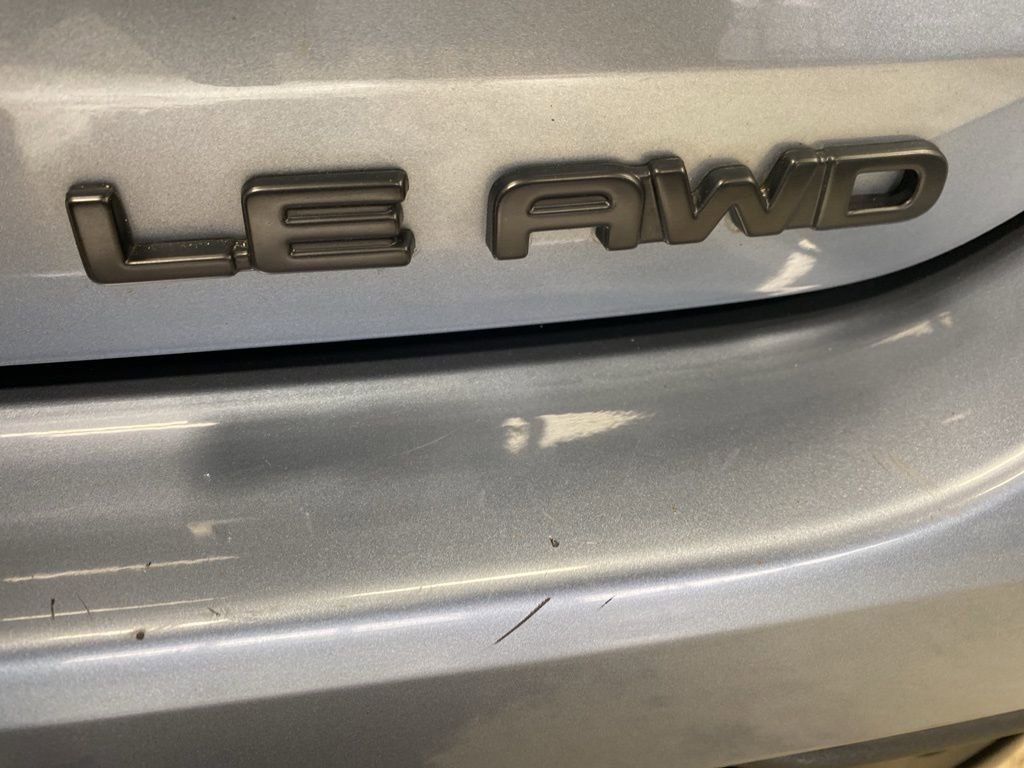 Used 2020 Toyota Highlander LE AWD/4WD image 12