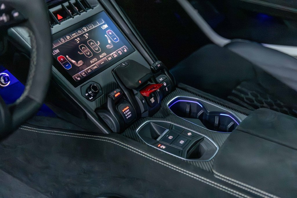 Used 2023 Lamborghini Urus Performante AWD/4WD image 34