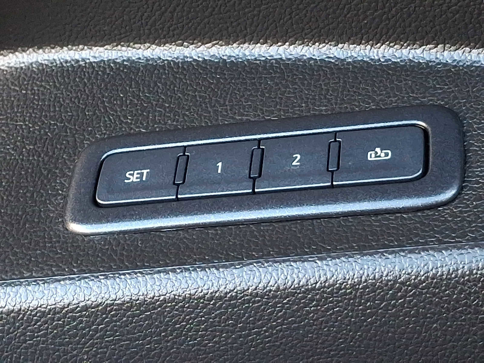 Used 2020 GMC Yukon XL Denali w/ Denali Premium Package image 27