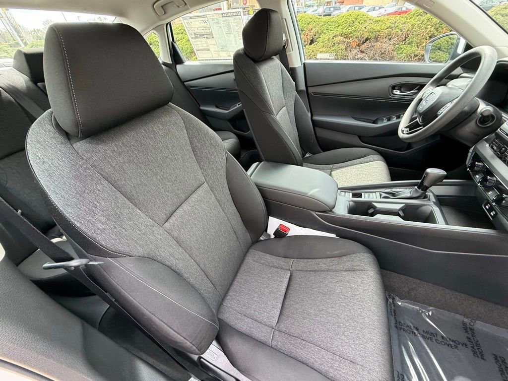 Used 2025 Honda Accord LX image 40