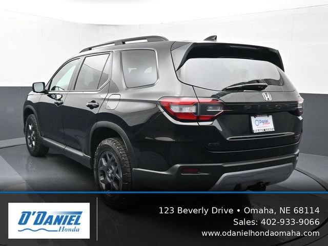 Used 2025 Honda Pilot TrailSport image 4
