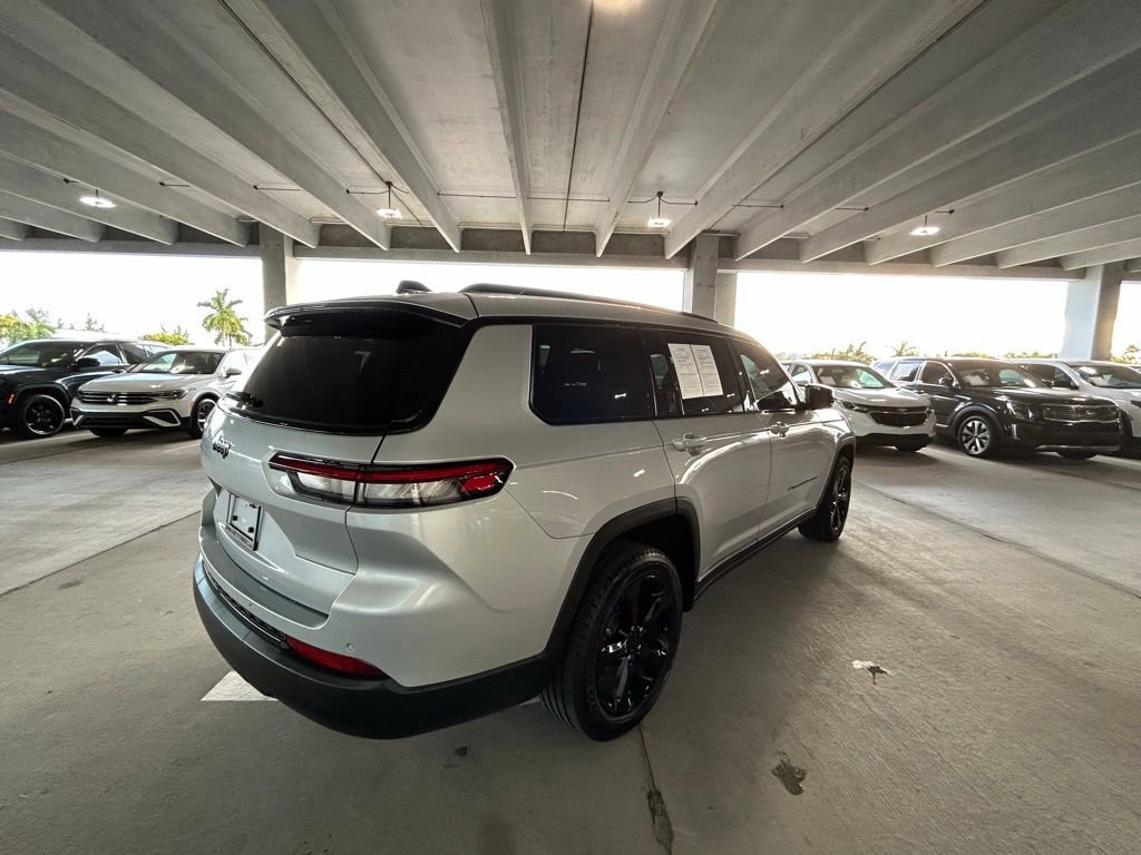 Used 2023 Jeep Grand Cherokee L Laredo image 5