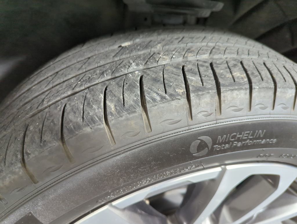 Used 2022 GMC Acadia Denali w/ Denali Ultimate Package image 22