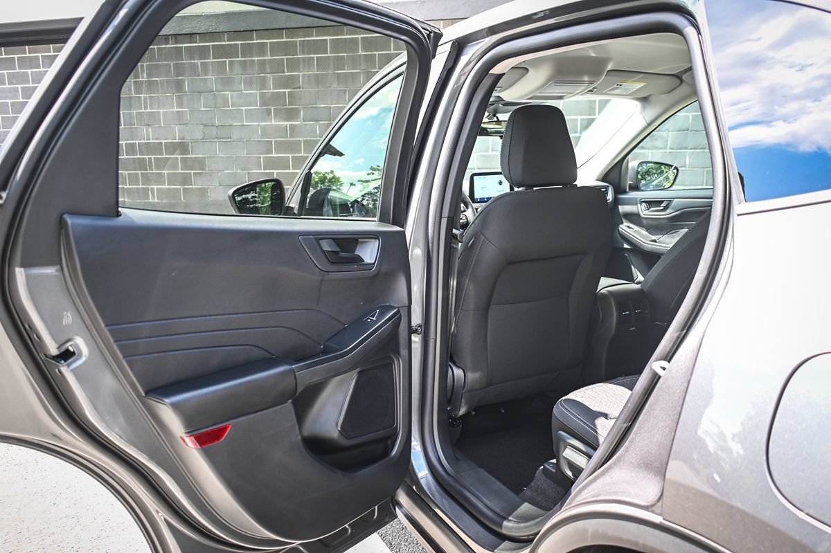 Used 2025 Ford Escape Active w/ Cold Weather Package AWD/4WD image 12