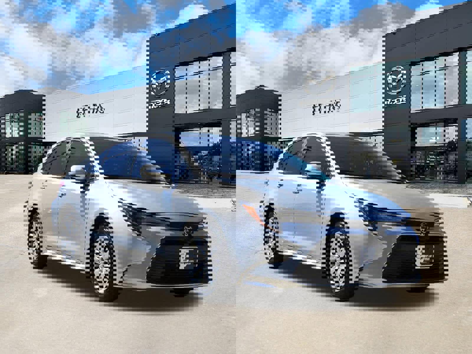 Used 2026 Toyota Corolla LE image 4