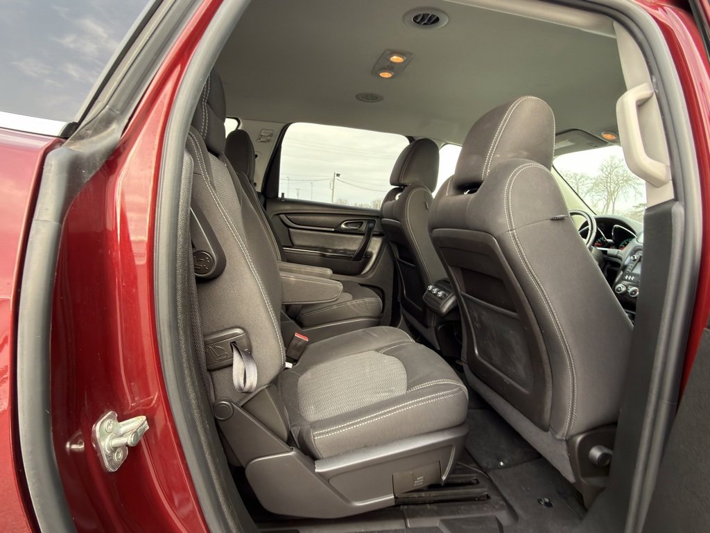Used 2017 Chevrolet Traverse LT w/ Style and Technology Package image 5