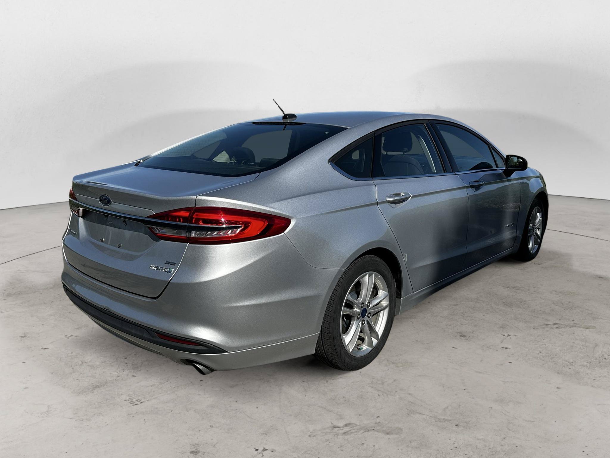 Used 2018 Ford Fusion SE FWD image 8