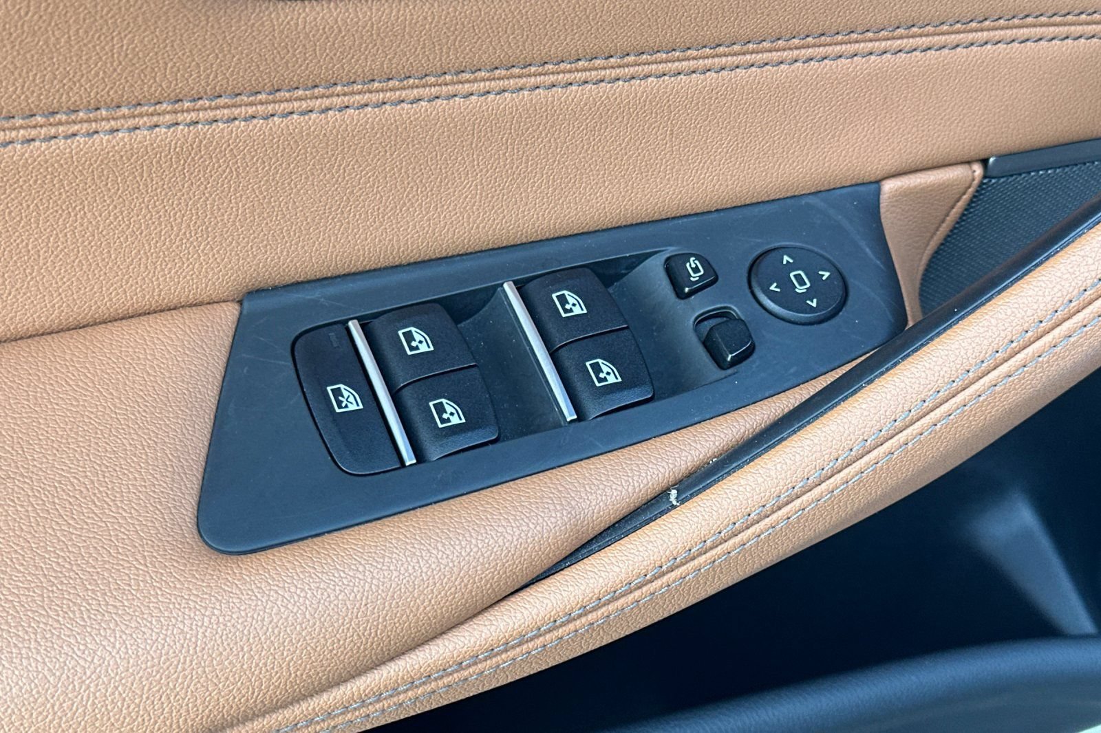 Used 2023 BMW 530e w/ M Sport Package RWD image 12