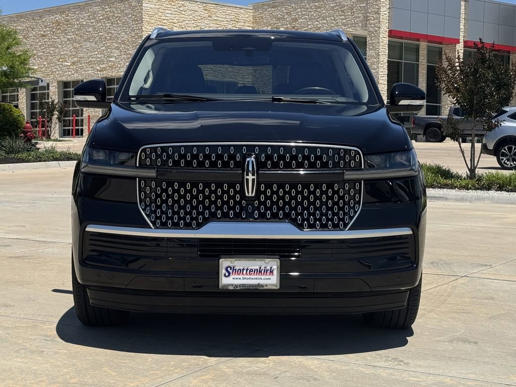 Used 2025 Lincoln Navigator Reserve AWD/4WD image 7