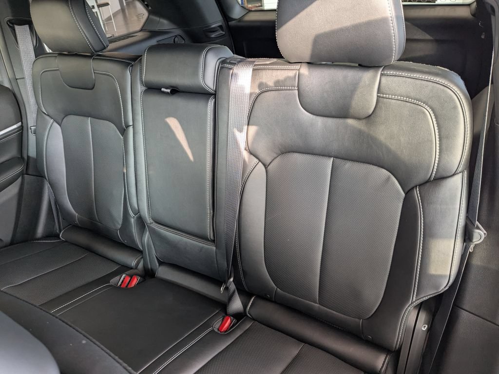 New 2027 Jeep Grand Cherokee Limited AWD/4WD image 16