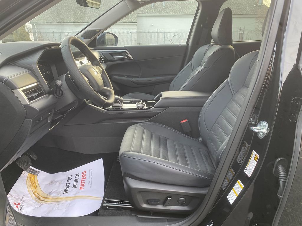 New 2026 Mitsubishi Outlander SE image 12