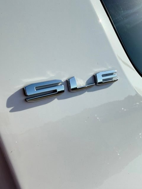 Used 2023 GMC Acadia SLE w/ Driver Convenience Package FWD image 6