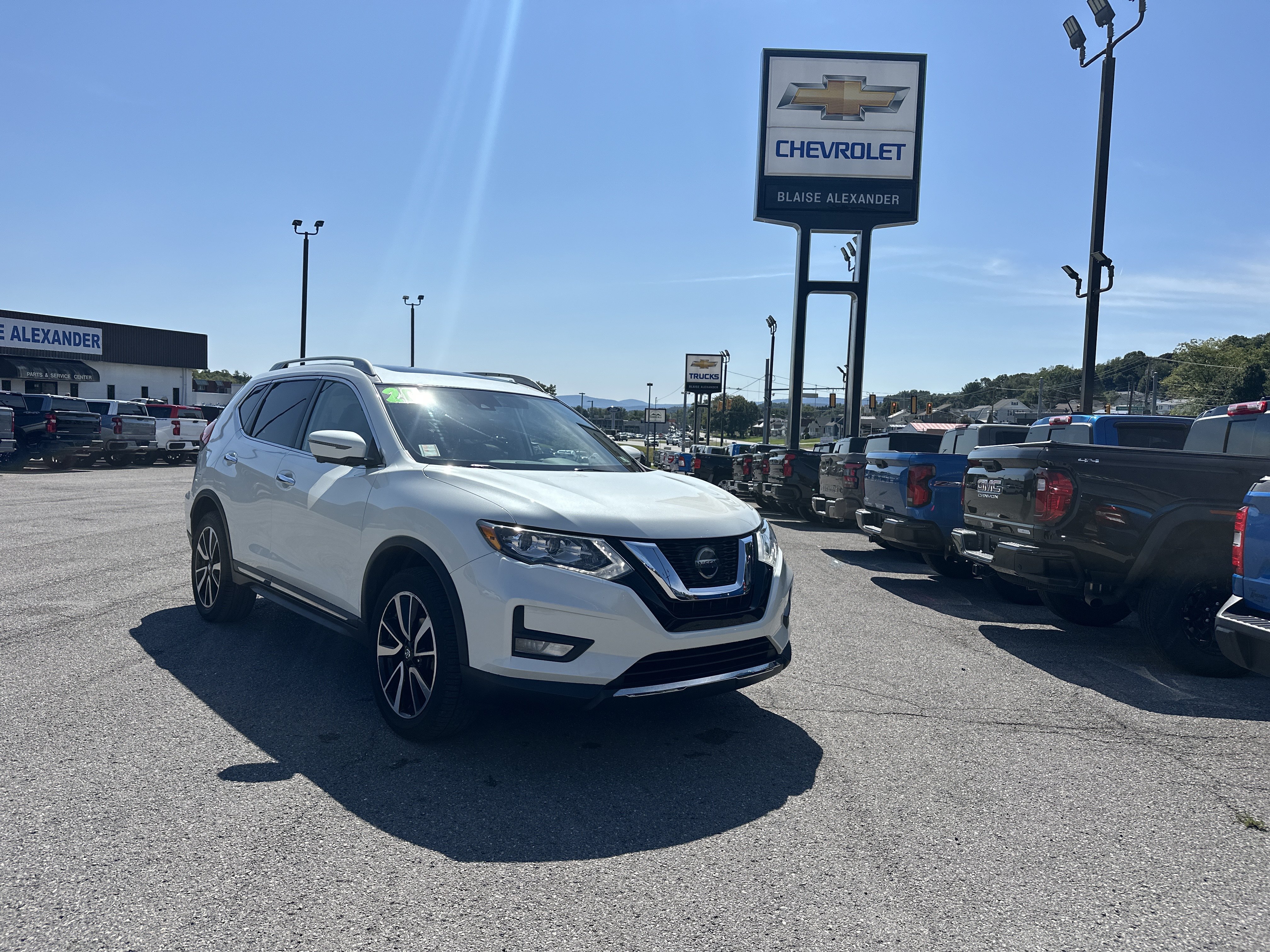 Used 2020 Nissan Rogue SL w/ Premium Package AWD/4WD image 1