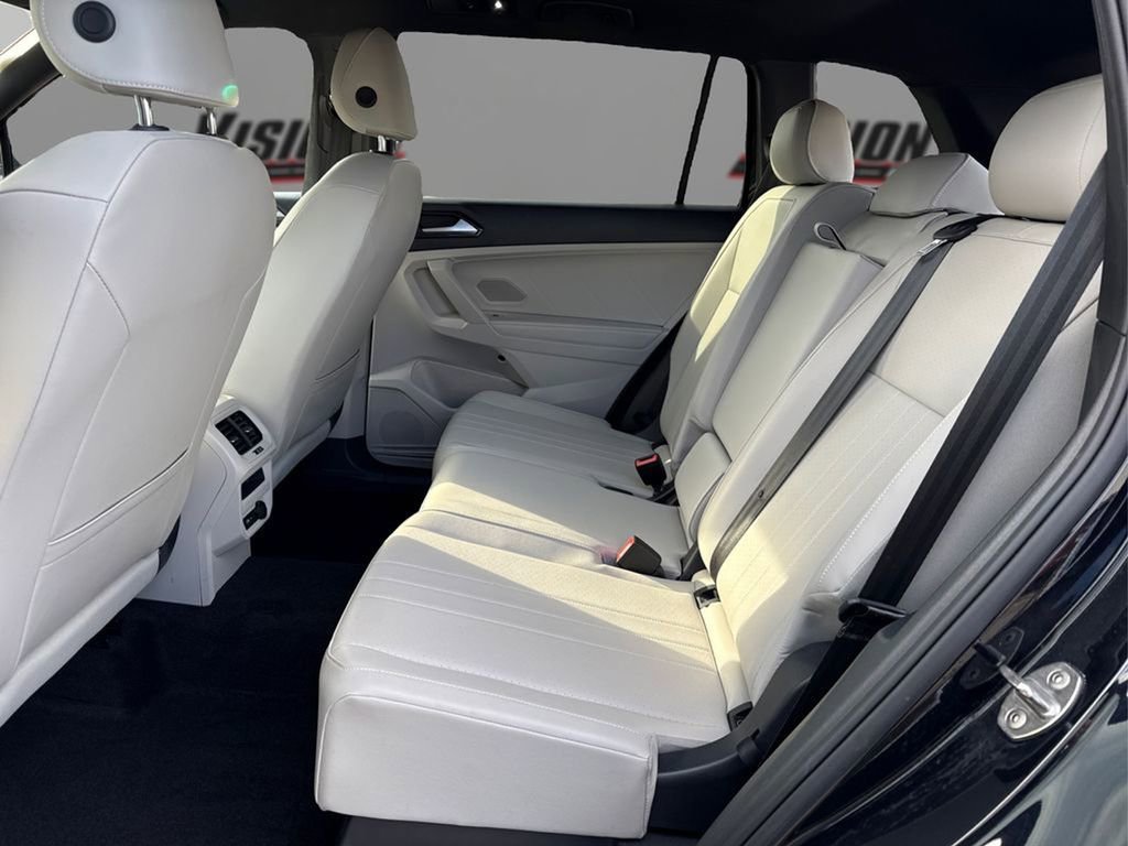 Used 2023 Volkswagen Tiguan SE R-Line image 10