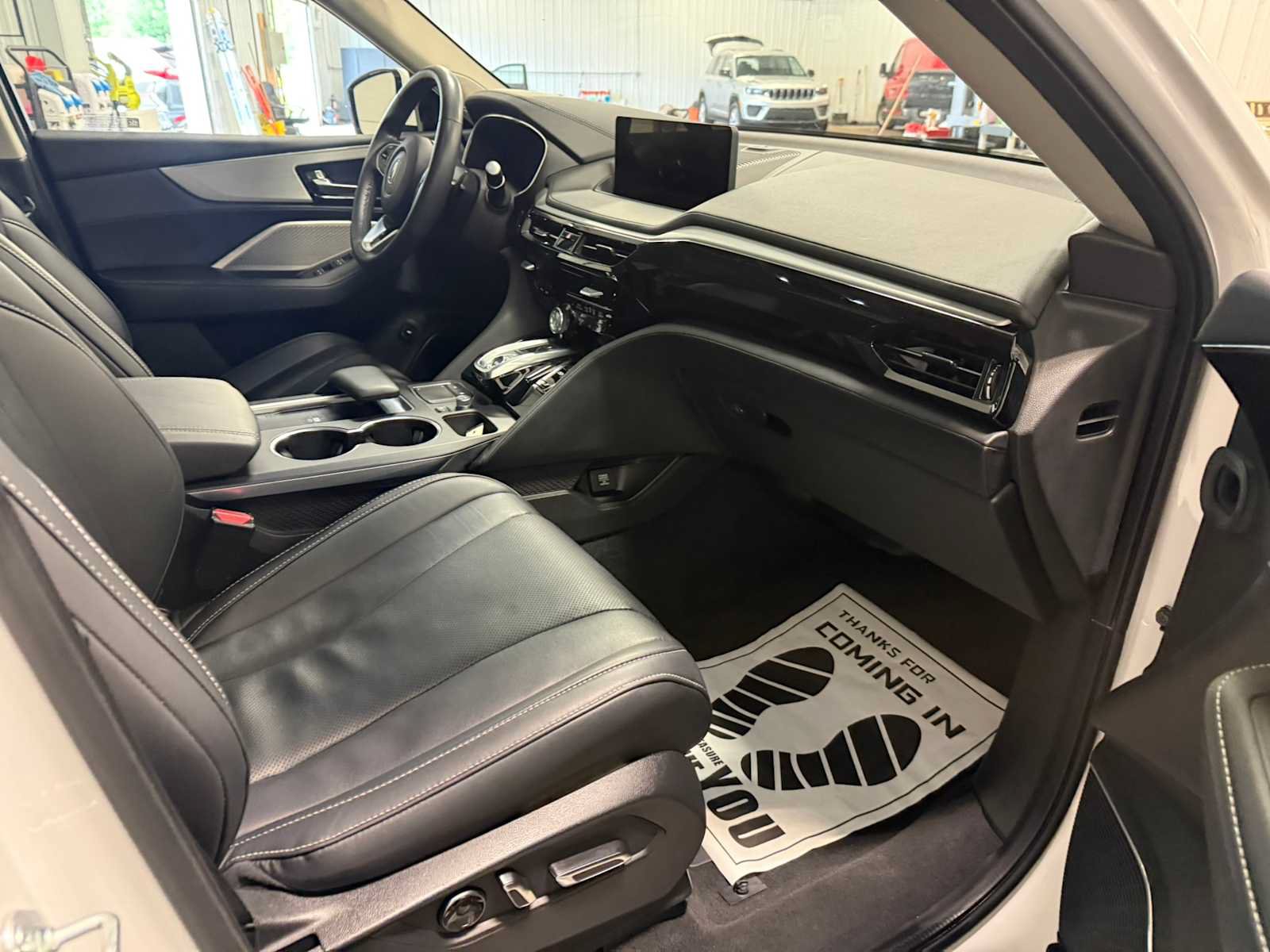 Used 2024 Acura MDX SH-AWD w/ Technology Package image 28